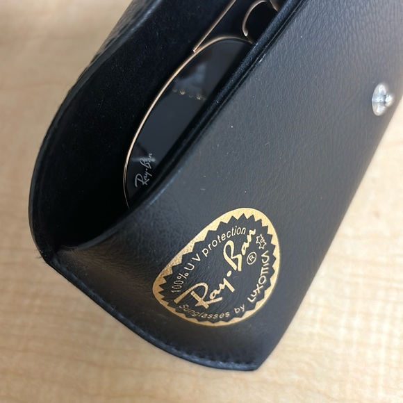 Ray-ban aviators, UV protection, gold rims, lightly worn - Picture 3 of 3